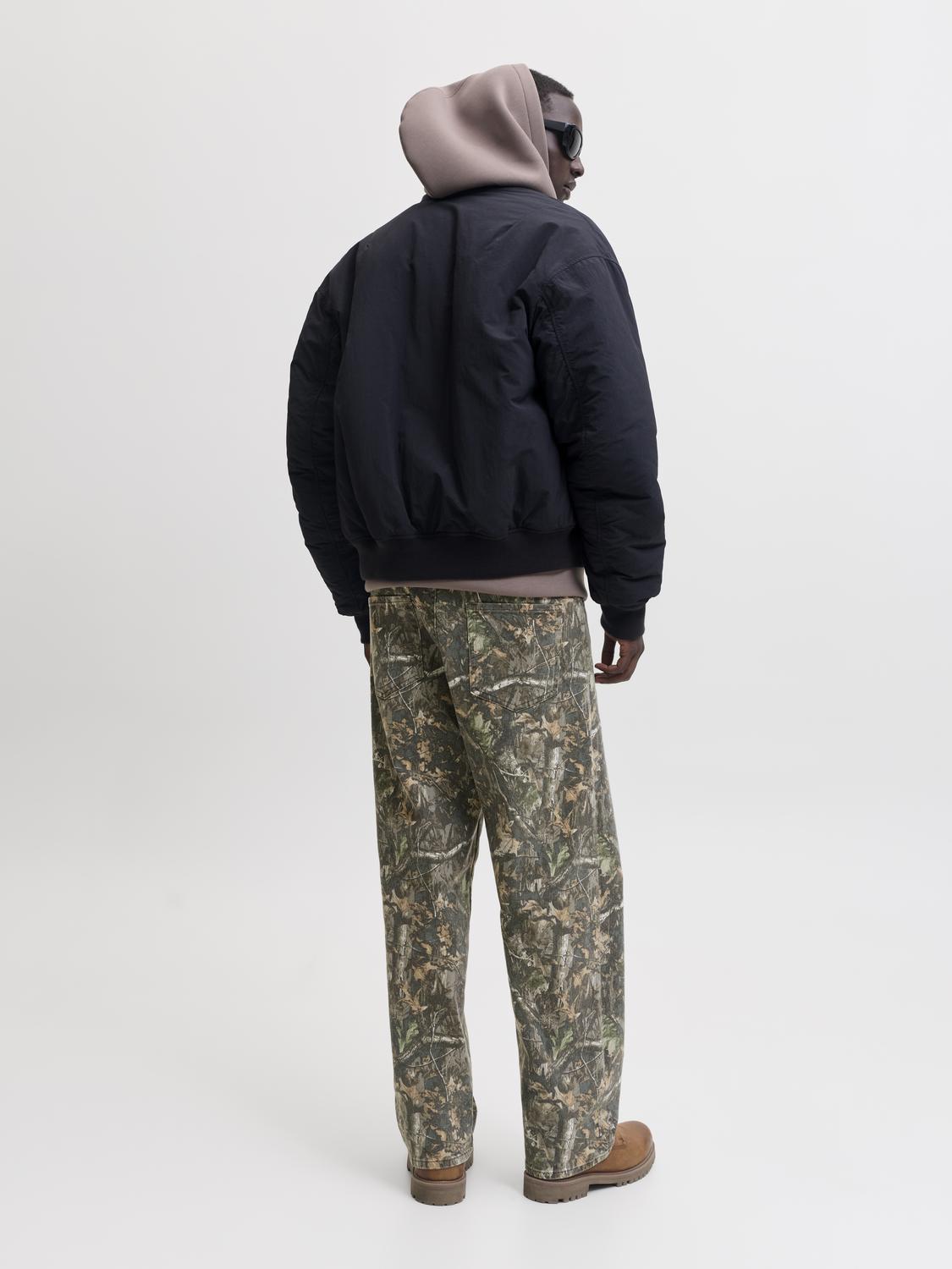 model_shot-back